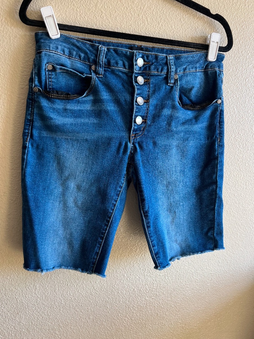 Tahari Button-Front Blue Denim Bermuda Shorts Amelia size 10